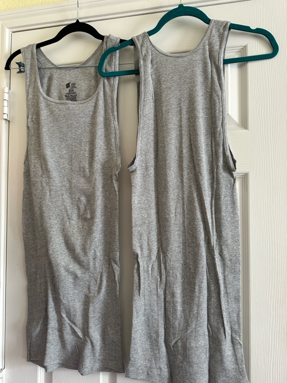 Hanes 2 Tag-less Men’s ribbed Tanks XL NWOT